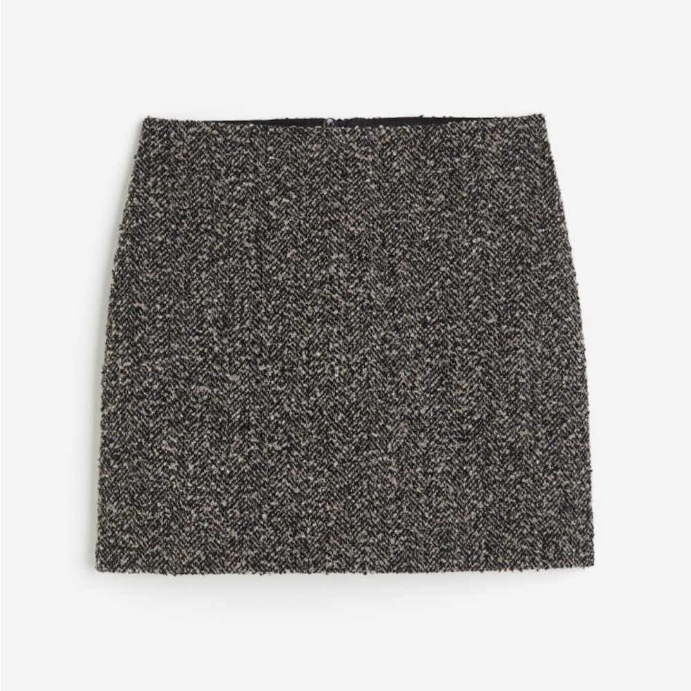 H&M Textured Mini Skirt. NWT size 14